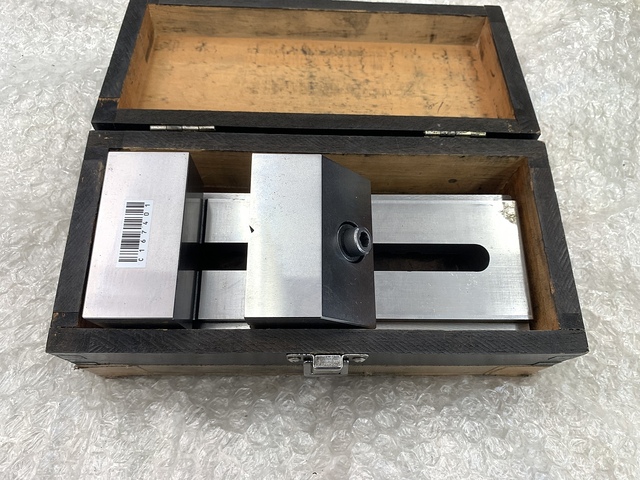HIKARI SEIKI HLE-100 Vice Image 1
