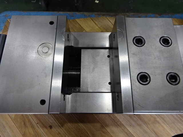 TAKEDA MACHINE TOOLS HC200 Vice Image 3