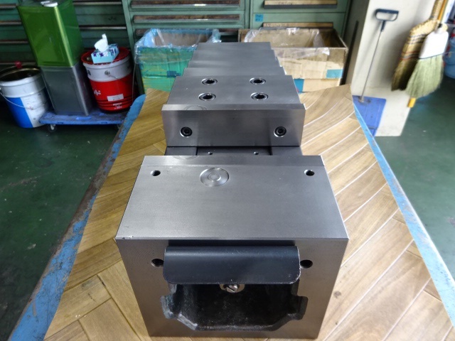 TAKEDA MACHINE TOOLS HC200 Vice Image 4