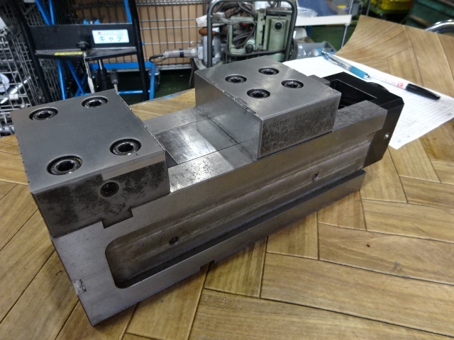 TSUDAKOMA VP-100 Vice Image 2