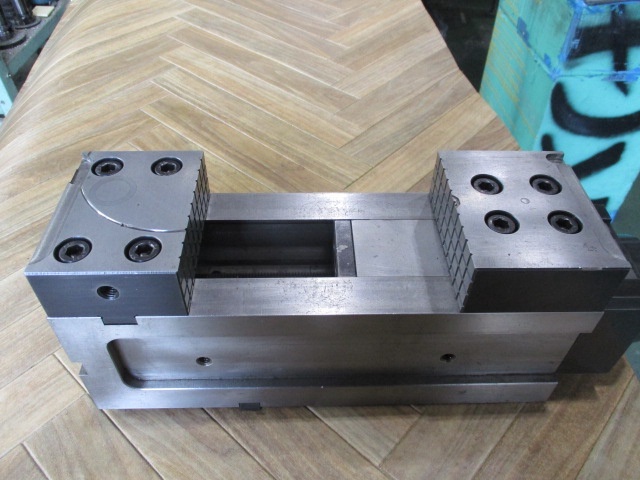 TSUDAKOMA VP-100 Vice Image 5