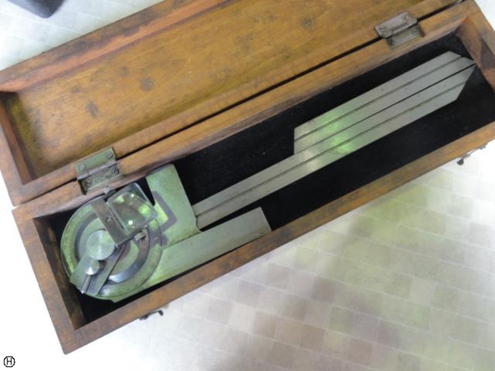   プロテクター