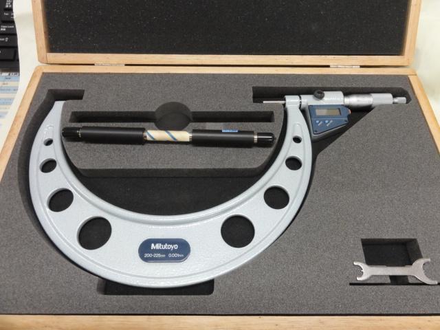 Mitutoyo MDC-225M Micrometer (Outer) Image 1