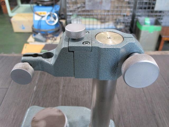 Mitutoyo 7002 Stand/Stage Image 3