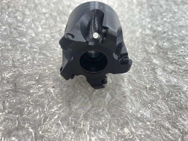 SANDVIK R300-040Q16-08M Milling Cutter Image 2