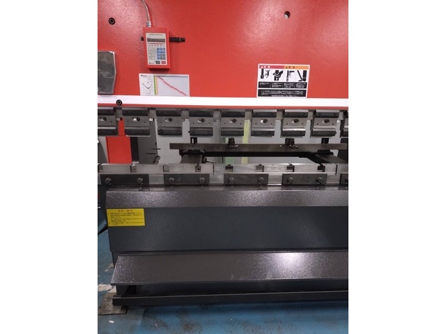 AMADA RG-80 Press Brake/Bender Image 3