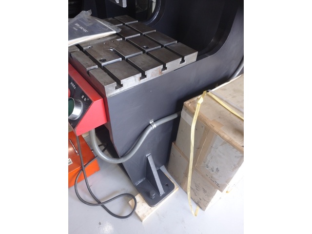 アマダ SPH-30C プレスブレーキ/ベンダー の画像 3枚目