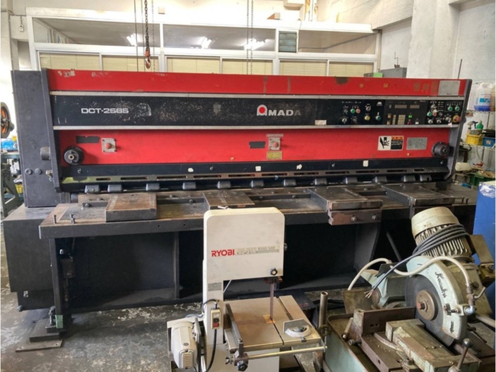 AMADA DCT-2565 Shearing Machine