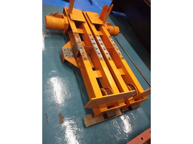 Hitachi Industrial Equipment Systems TH5-28 Crane Image 1