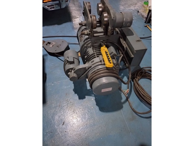 Hitachi Industrial Equipment Systems 2.8MC-T65 Hoist Image 1