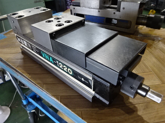 TSUDAKOMA VNA-1220 Vice Image 1