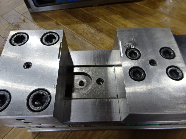 TSUDAKOMA VNA-1220 Vice Image 5