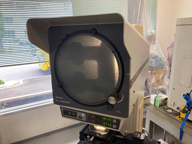 ミツトヨ PJ-2500 投影機 の画像 1枚目