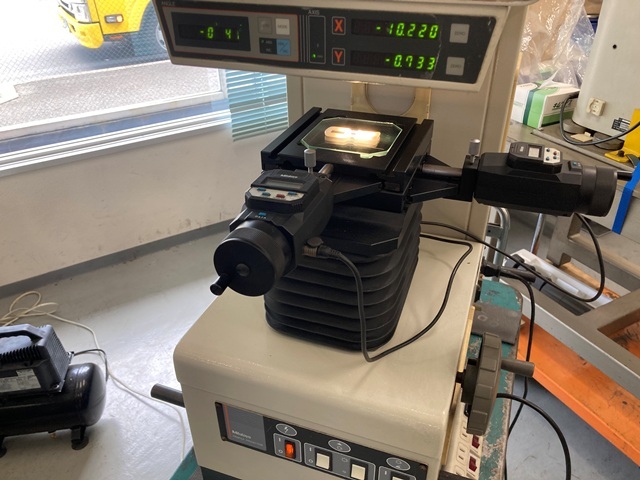 ミツトヨ PJ-2500 投影機 の画像 2枚目