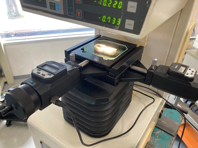 ミツトヨ PJ-2500 投影機 の画像 4枚目