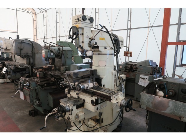 MAKINO KGA-55 Vertical Milling Machine Image 3