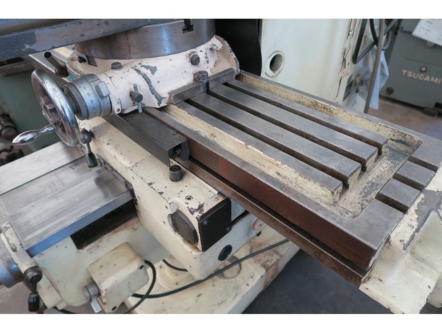 MAKINO KGA-55 Vertical Milling Machine Image 4