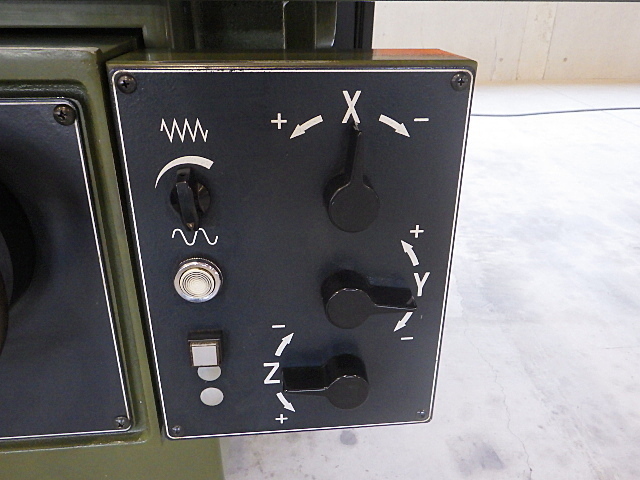 牧野フライス製作所 AEVA-74 NC立型フライス盤 の画像 9枚目