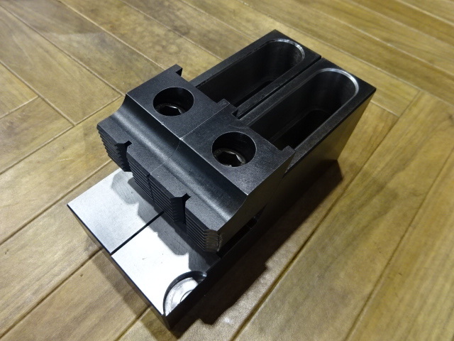ニューストロング TC-40 クランプ治具 の画像 1枚目