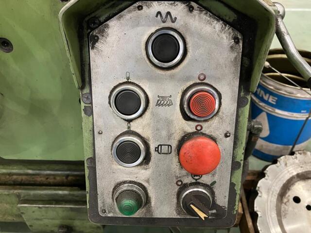 OKK MH-4V 立型フライス盤 の画像 4枚目