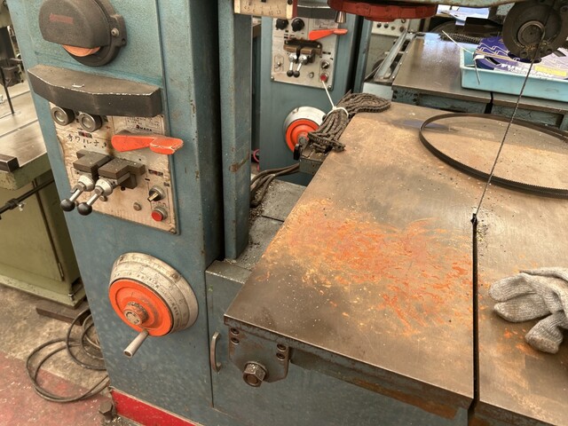 AMADA VA-400 Contour Machine Image 3
