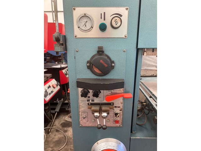 AMADA VA-400 Contour Machine Image 4
