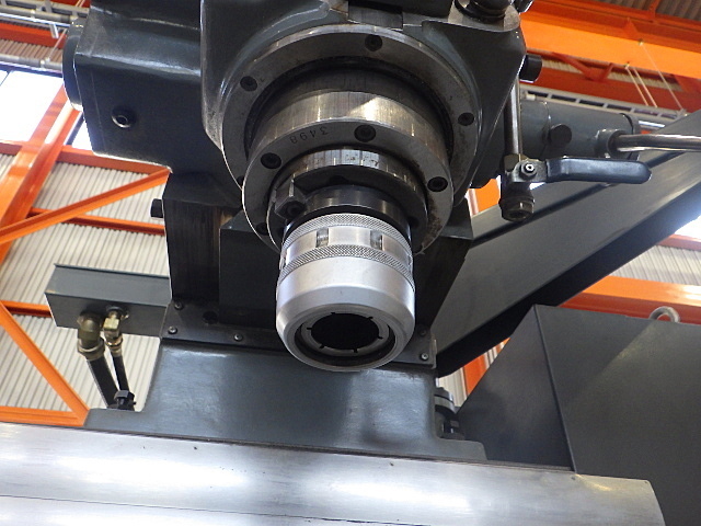 MAKINO AVNC-74 NC Vertical Milling Machine Image 6