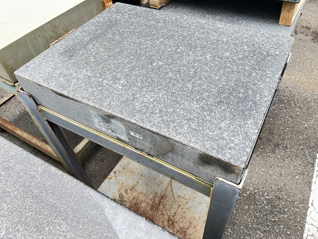 --  Surface plate/Workbench Image 1