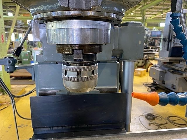 MAKINO BVⅢJ-85 Vertical Milling Machine Image 4