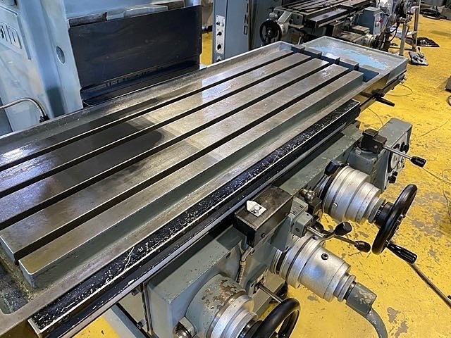 MAKINO BVⅢJ-85 Vertical Milling Machine Image 5