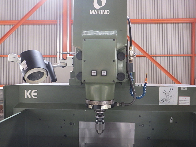 MAKINO KE-55 NC Vertical Milling Machine Image 2