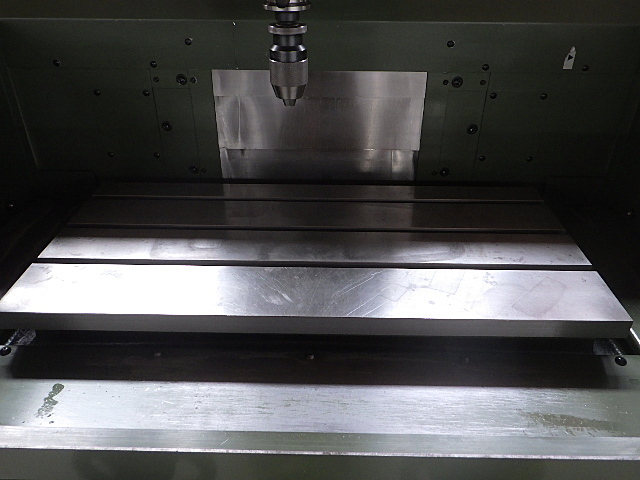 MAKINO KE-55 NC Vertical Milling Machine Image 4