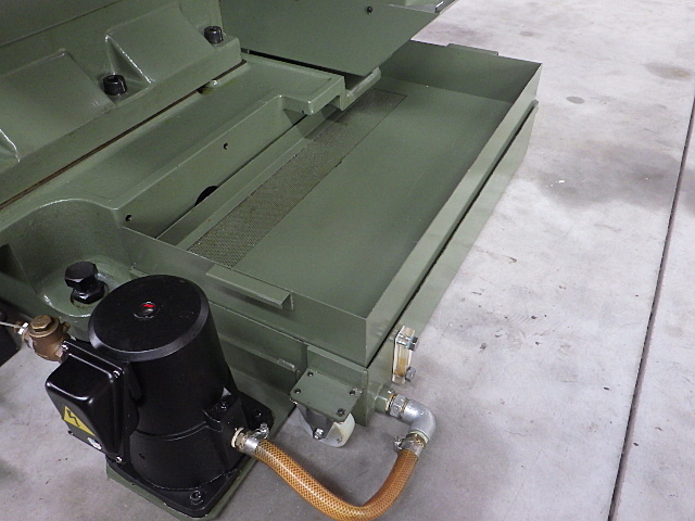 MAKINO KE-55 NC Vertical Milling Machine Image 7