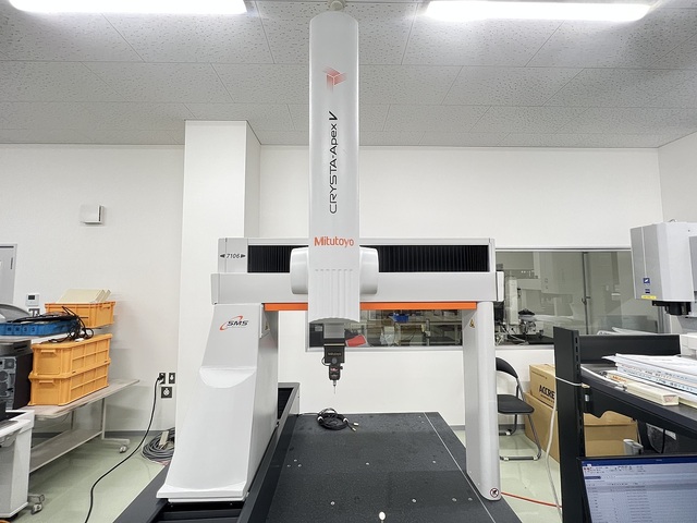 ミツトヨ CRYSTA-Apex V7106 三次元測定機 の画像 2枚目