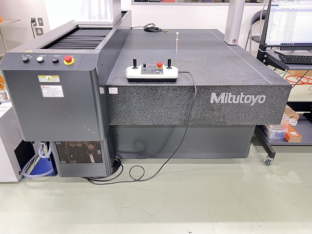 ミツトヨ CRYSTA-Apex V7106 三次元測定機 の画像 9枚目