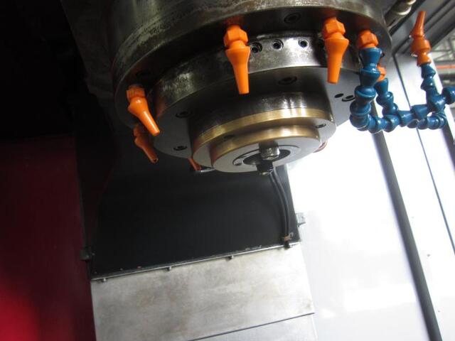 OKK VM76R Vertical Machining Center Image 4