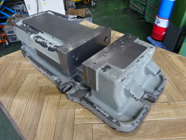 TSUDAKOMA VR-200 Vice Image 2