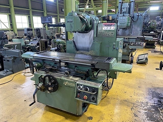 新潟鉄工 3UMD Universal Milling Machine Image 2