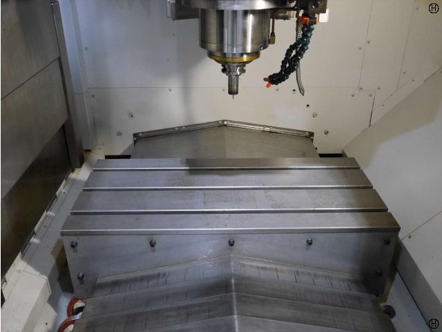 OKK VP-400 Vertical Machining Center Image 2