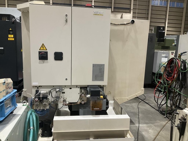 FANUC α-T21iFL Vertical Machining Center Image 7