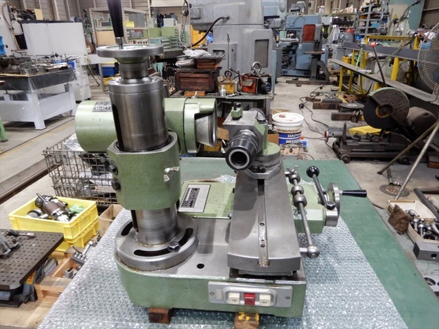 IIDA TEKKOU GT-200FC Tool Grinder Image 2