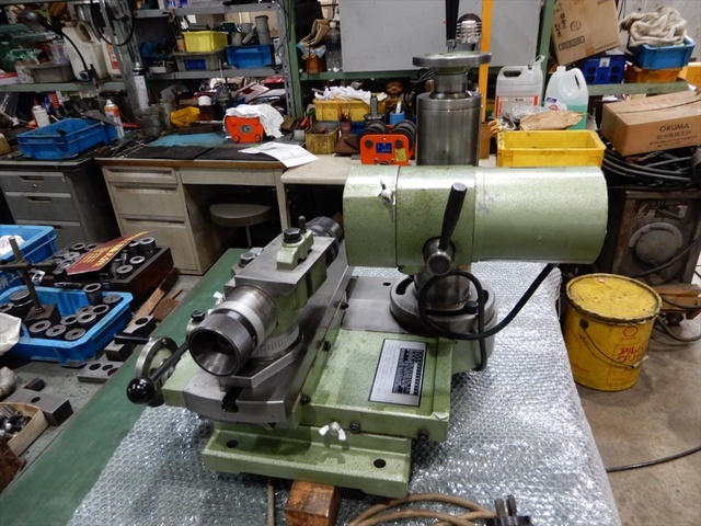 IIDA TEKKOU GT-200FC Tool Grinder Image 3