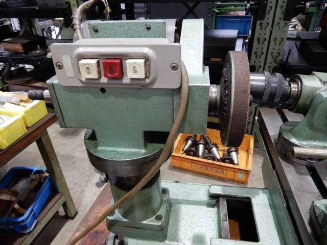 IIDA TEKKOU GT-200B Tool Grinder Image 2