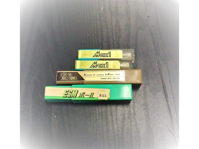  一山 4個 未使用 エンドミル の画像 1枚目