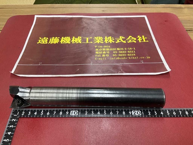 SECO TOOLS R215,17-3240 L240 3枚刃 シャンク径32m フライスカッター の画像 1枚目