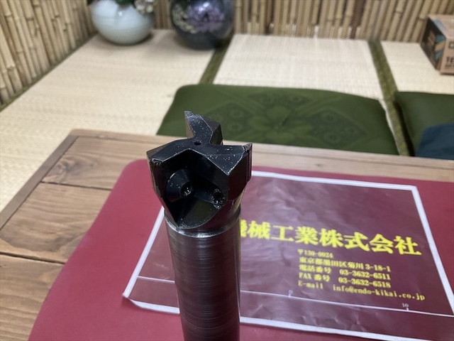 SECO TOOLS R215,17-3240 L240 3枚刃 シャンク径32m フライスカッター の画像 2枚目