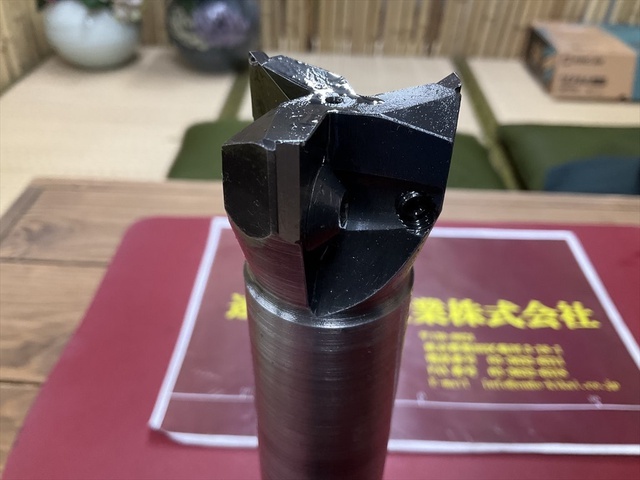 SECO TOOLS R215,17-3240 L240 3枚刃 シャンク径32m フライスカッター の画像 3枚目