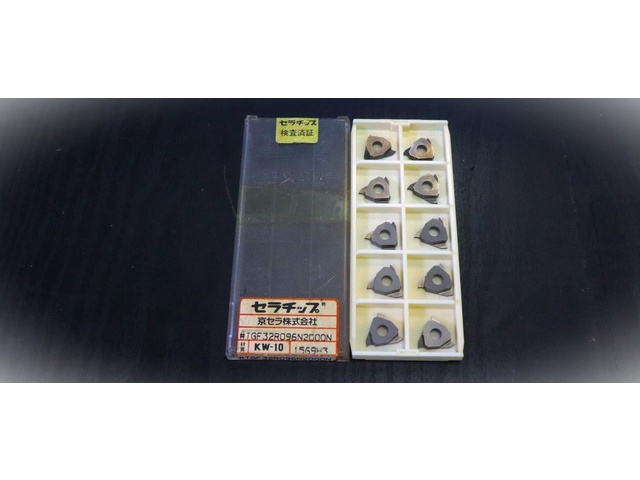 京セラ TGF32R096N2000N 10個 未使用 インサート・チップ の画像 1枚目