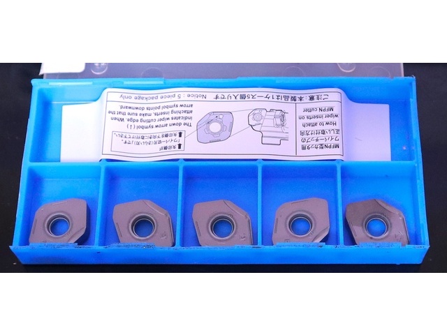 京セラ PNEU1205ANER-W 5個 未使用 インサート・チップ の画像 1枚目