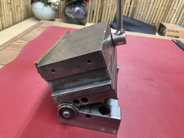  129×69×全高82mm 一部欠けあり Magnet Chuck Image 2